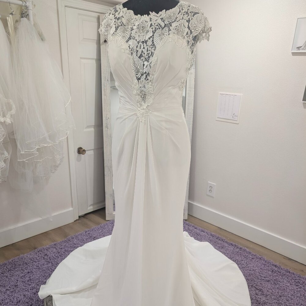 Tony Bowls by Mon Cheri Wedding gown size 6
